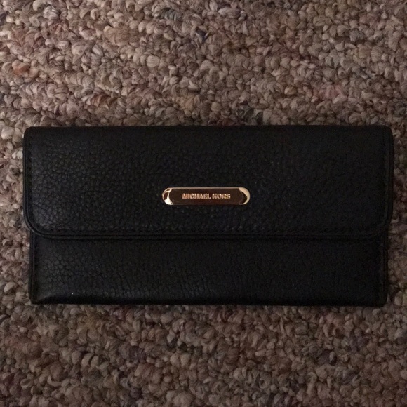 Michael Kors wallet - Picture 1 of 4